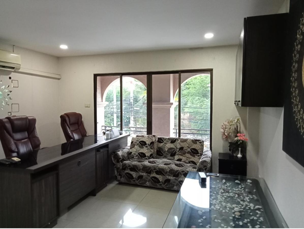 Lucky Inn Suites Pattaya Ngoại thất bức ảnh